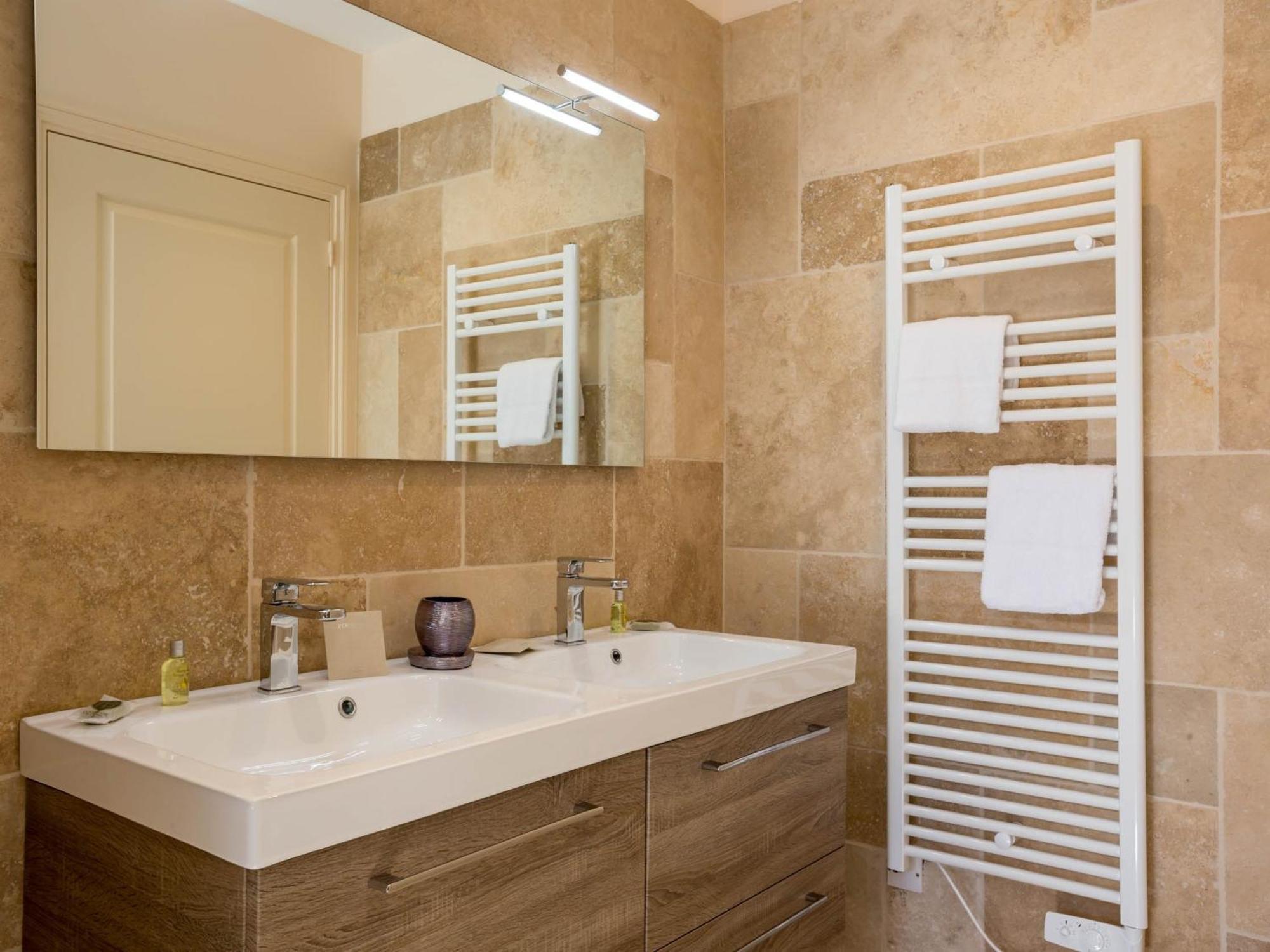 Le Cara - 4 Appartements Calmes Et Chics Au Coeur De Beaune Beaune  Room photo