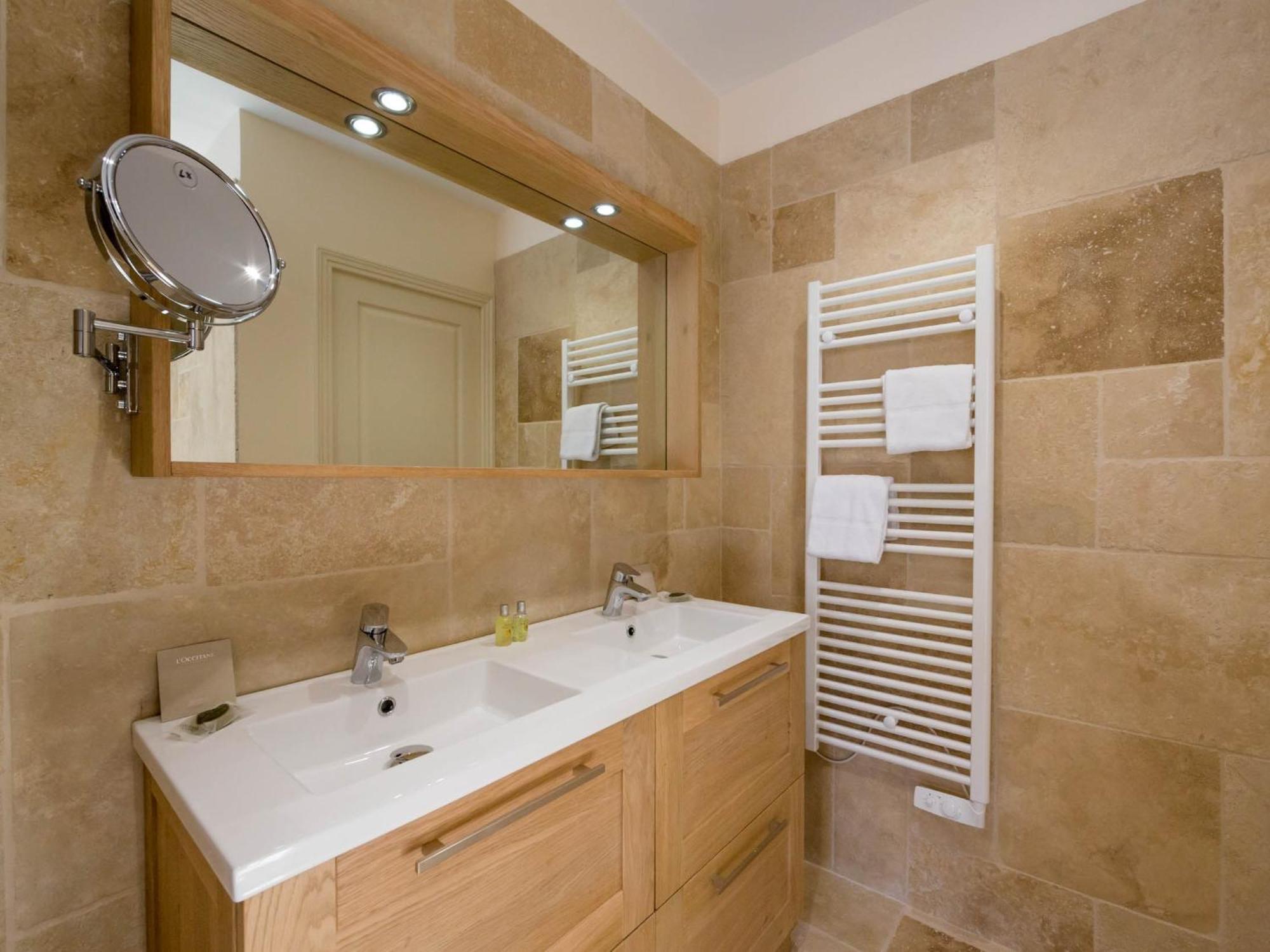 Le Cara - 4 Appartements Calmes Et Chics Au Coeur De Beaune Beaune  Room photo